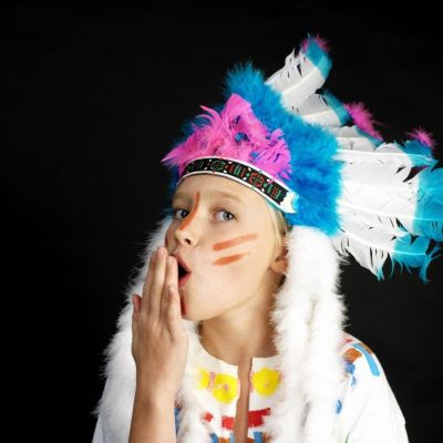 Einen wilden Indianer für Karneval schminken