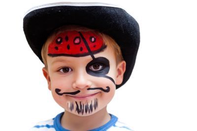 Einen coolen Piraten für Karneval schminken