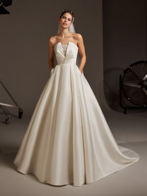 Phoebe, Pronovias