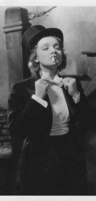 Marlene Dietrich in 'Marokko'