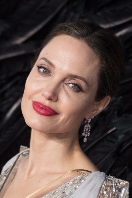 Angelina Jolie:  4. Juni 1975