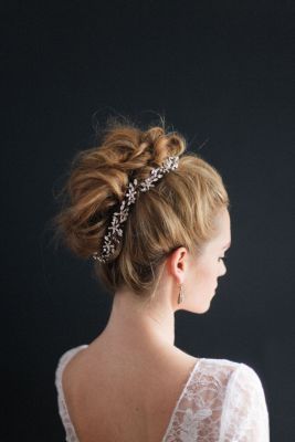 Brautschmuck: Auffälliger Haarschmuck statt Halskette