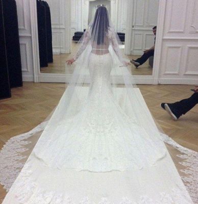 Kims sexy Givenchy-Brautkleid wurde mit einem meterlange Schleier gekrönt