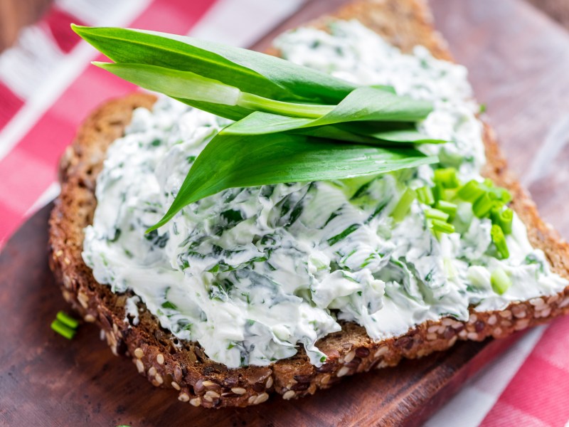 Bärlauch-Aufstrich auf Brot