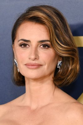 Penelope Cruz zeigt, wie elegant der Blunt Bob gestylt werden kann. Penelope Cruz trägt Blunt Bob.