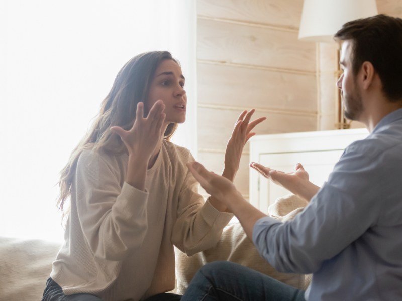 Frau und Mann streiten sich