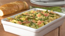 Auflauf mit Nudeln, Schinken und gr&uuml;nem Spargel