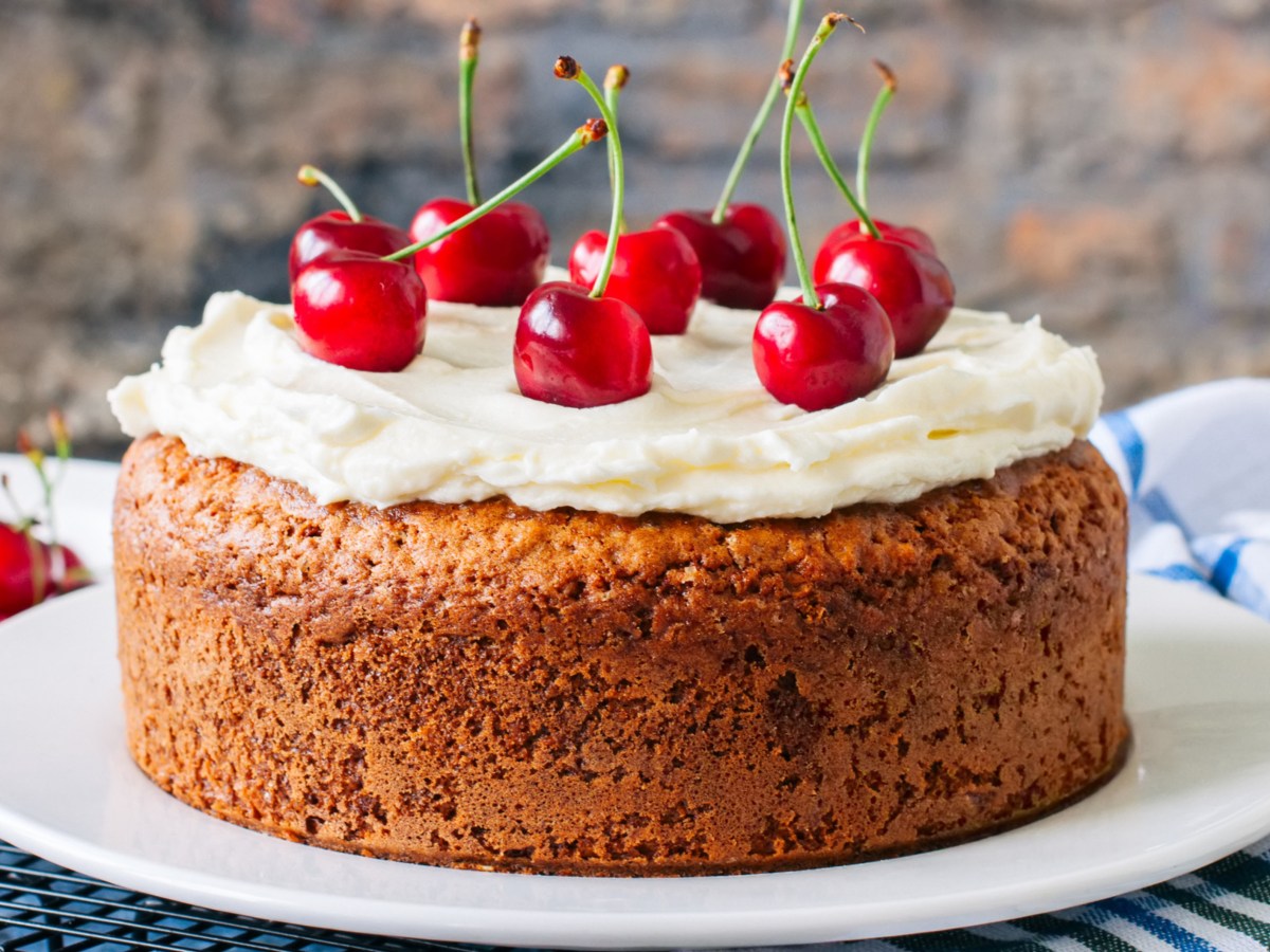 Schon jetzt für Ostern merken: Saftiger „Stricknadel“-Kuchen mit Eierlikör
