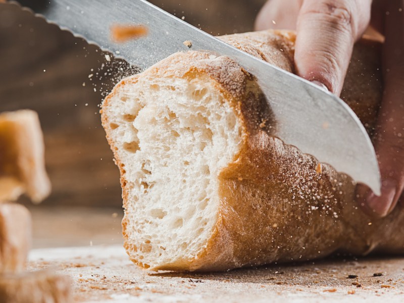 Wie kann man Brot länger frisch halten?
