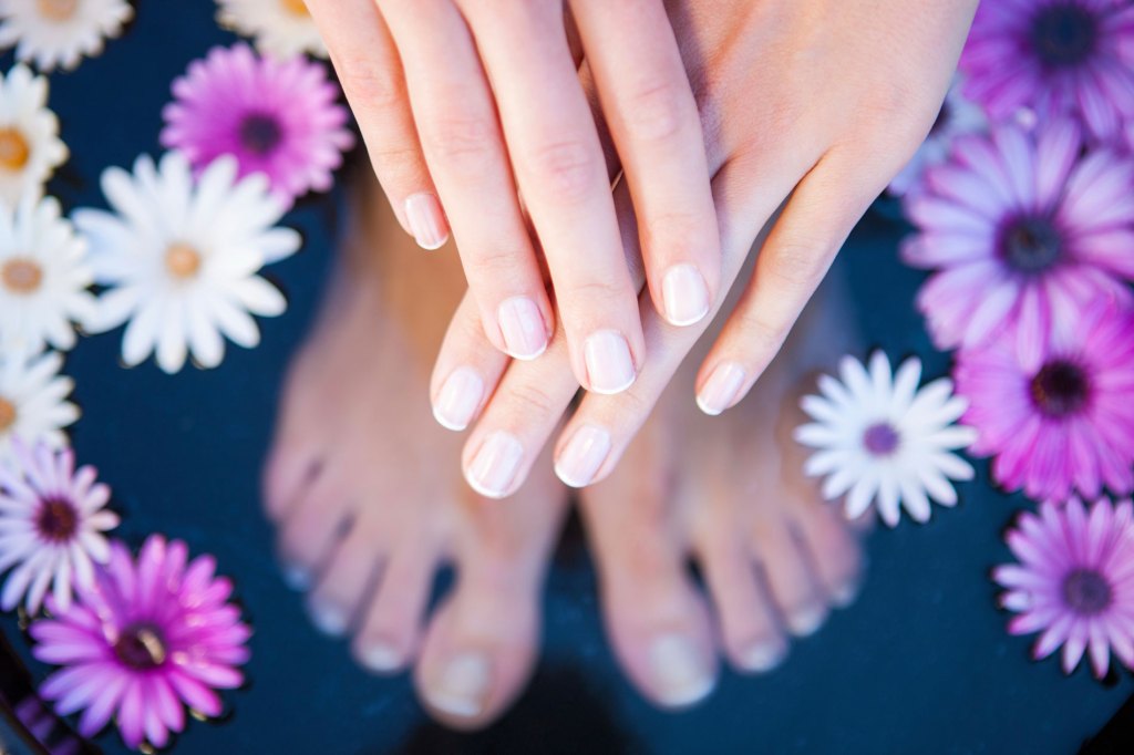 Manik&uuml;re, die j&uuml;nger macht: So einfach sind die angesagten Lipgloss-N&auml;gel