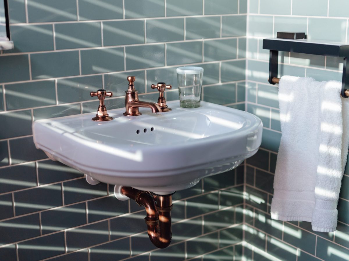 Fliesen-Upcycling: Der geniale Trick für eine moderne Küche und ein schickes Bad