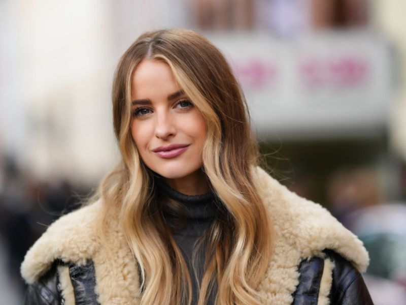Influencerin Victoria Magrath liebt den "Scandinavian Hairline" Trend.