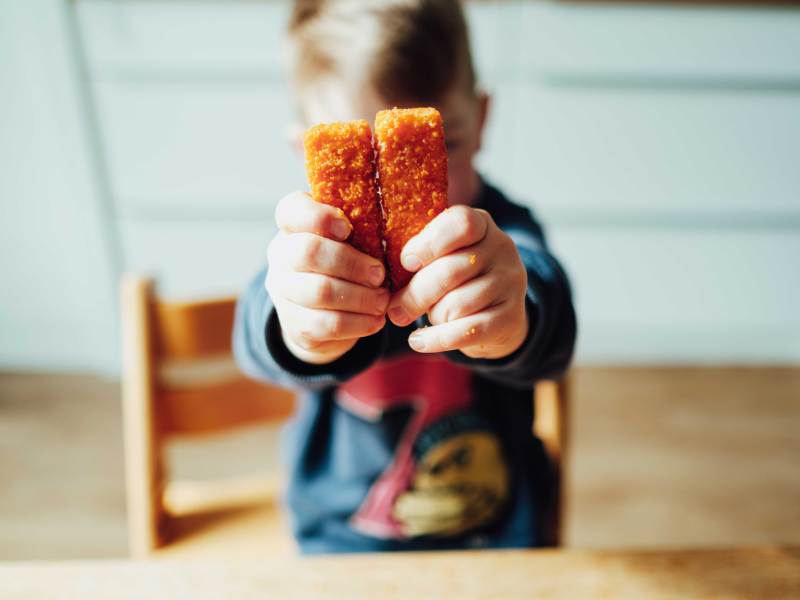 Fisch ist gesund, sogar in Form von Fischstäbchen, dachten wir bisher. Das Verbrauchermagazin Öko-Test hat zum Teil leider anderes gefunden.