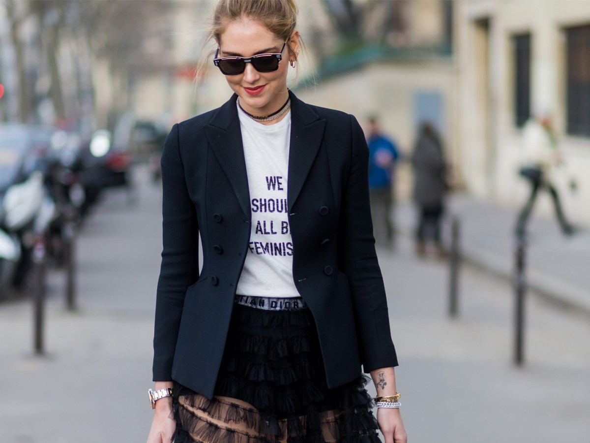 Bloggerin Chiara Ferragni mit feministischem Statement-Shirt.