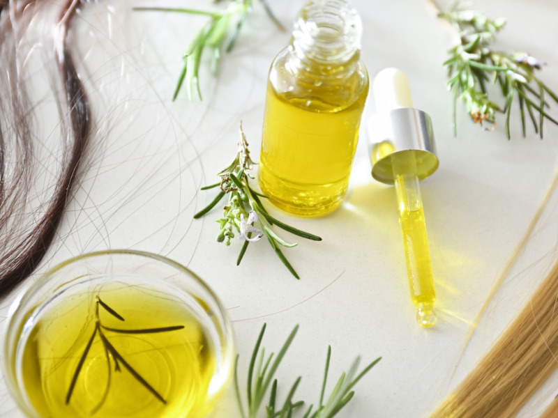Rosmarinöl, ein beliebtes Hausmittel gegen Haarausfall