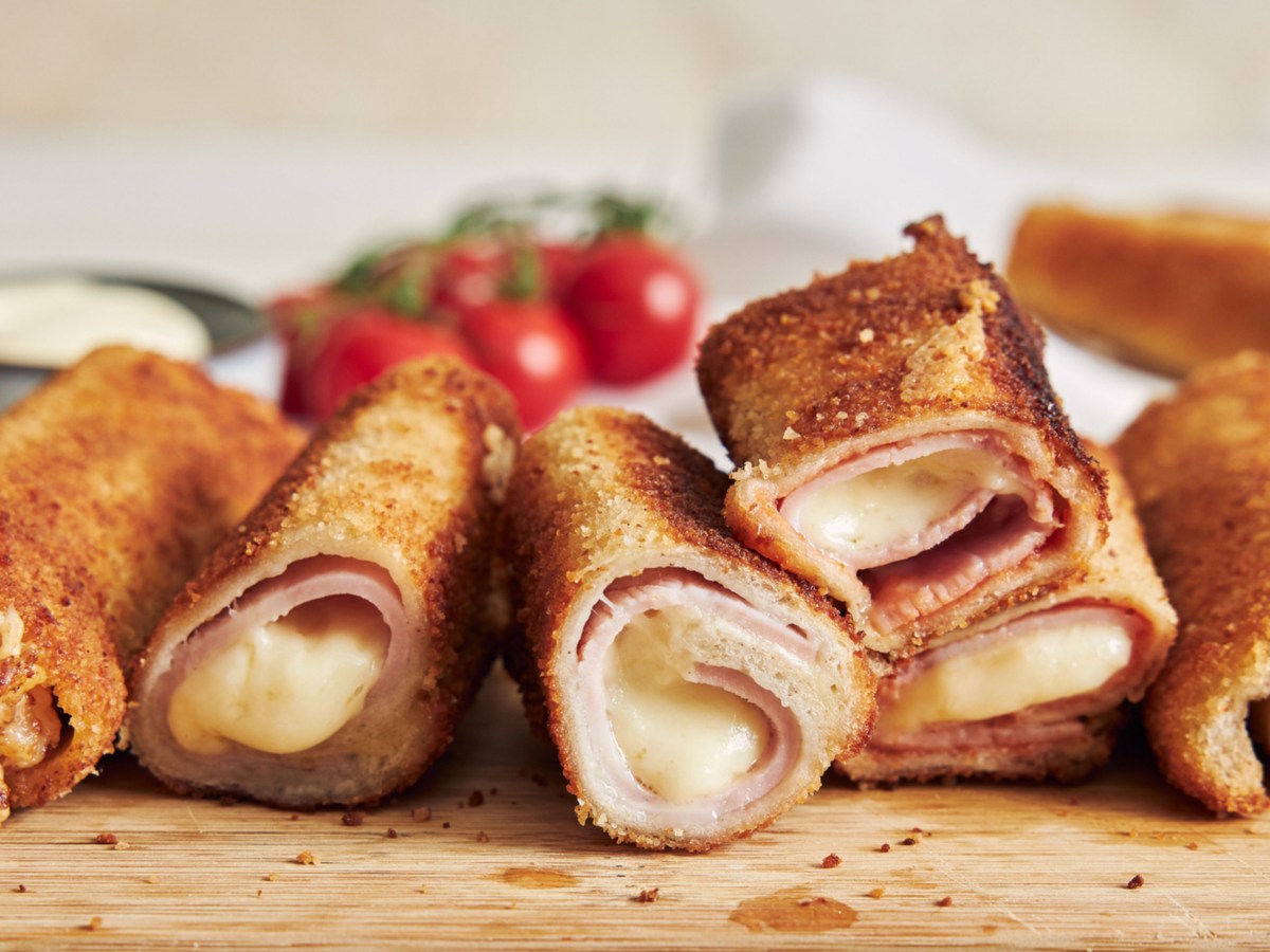 Knusprige Toast-Röllchen mit Schinken-Käse-Füllung: Blitzschneller 1-Euro-Snack