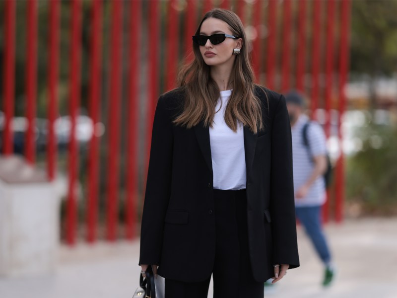 Streetstyle mit Blazer und Hose.