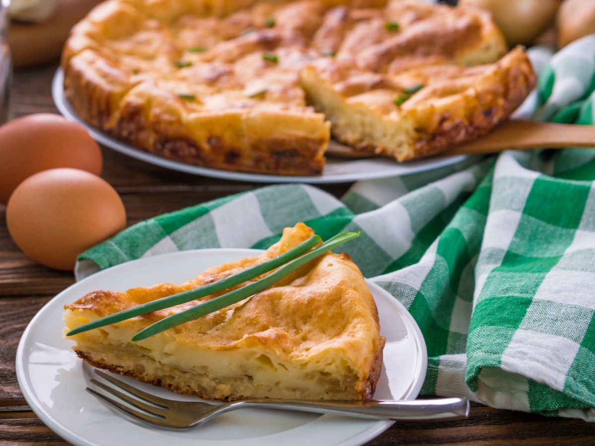 Schwäbischer „Salzkuchen“: Omas Rezept für die deftige Quiche-Alternative