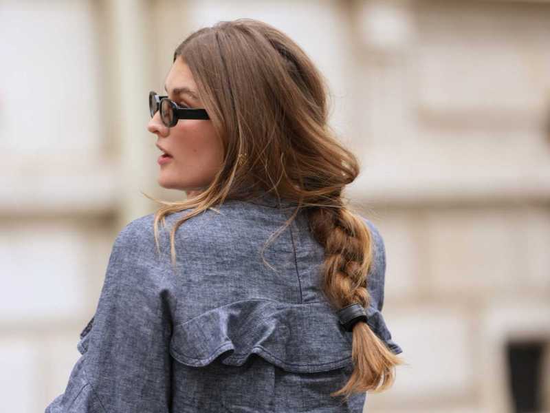 Braune Haare mit einer Flechtfrisur