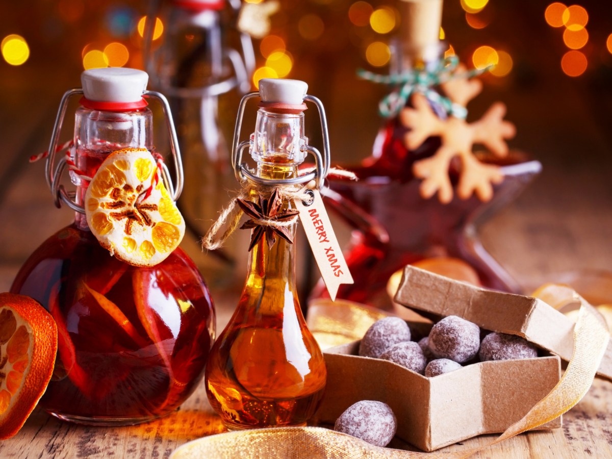 Schneller Bratapfel-Likör: Last-Minute Geschenkidee für Weihnachten