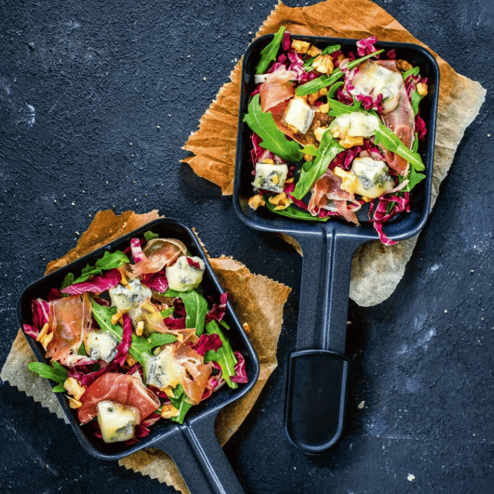 Raclette-Idee: Raclette-Salat Warmer Salat im Pfännchen
