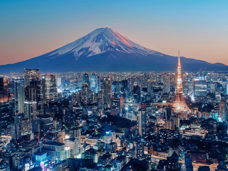 Tokio in Japan bei Sonnenuntergang.