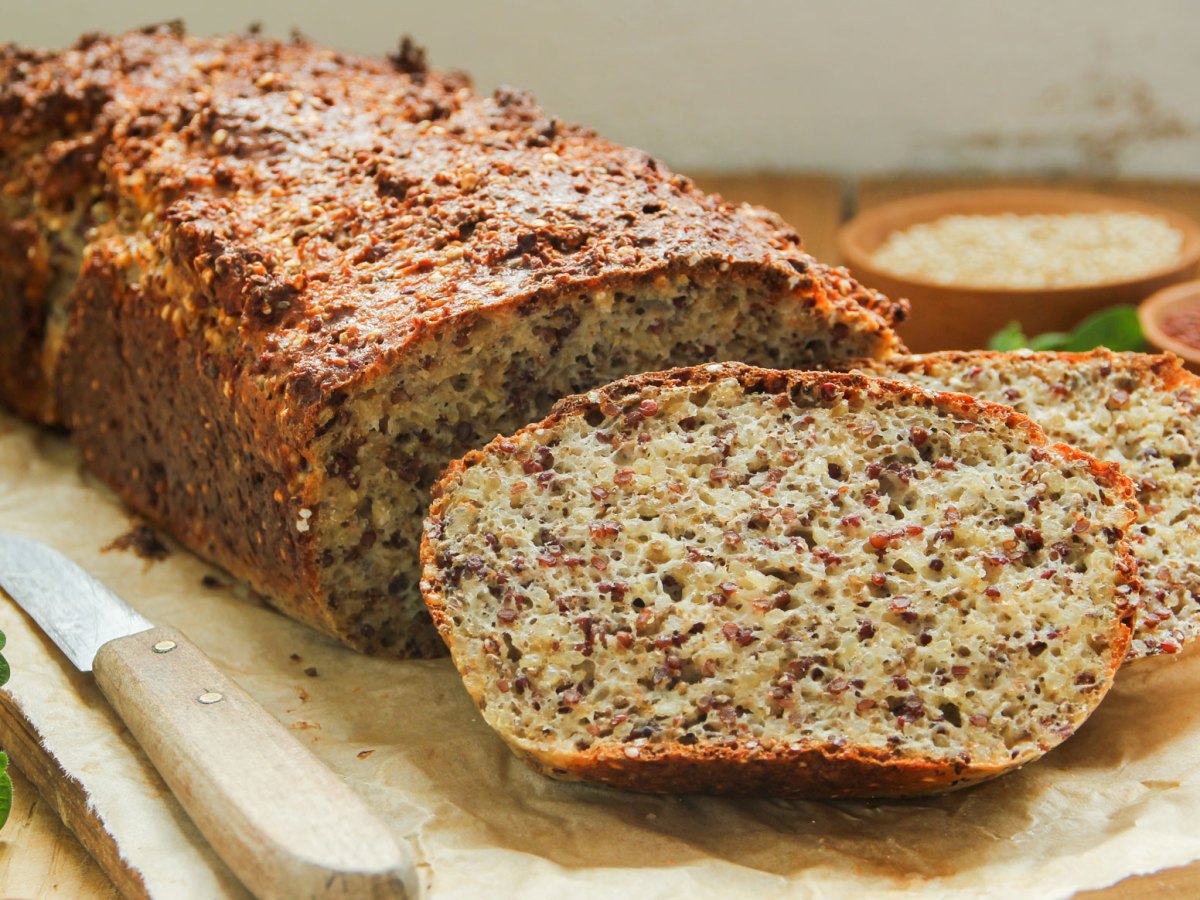 Low Carb und High Protein: Saftiges Eiwei&szlig;brot mit Quark und Haferflocken