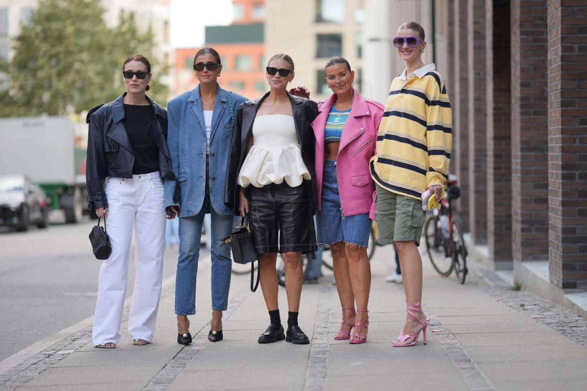 Bekannte Influencerinnen, die in stylischen Frühlings-Looks auf dem Weg sind zur Fashion-Week