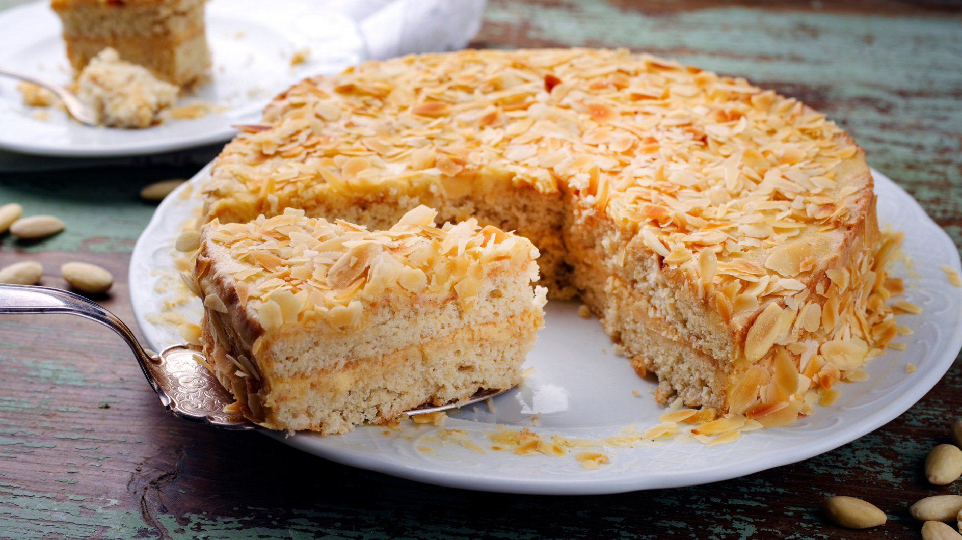 Eierlikör-Mandeltorte