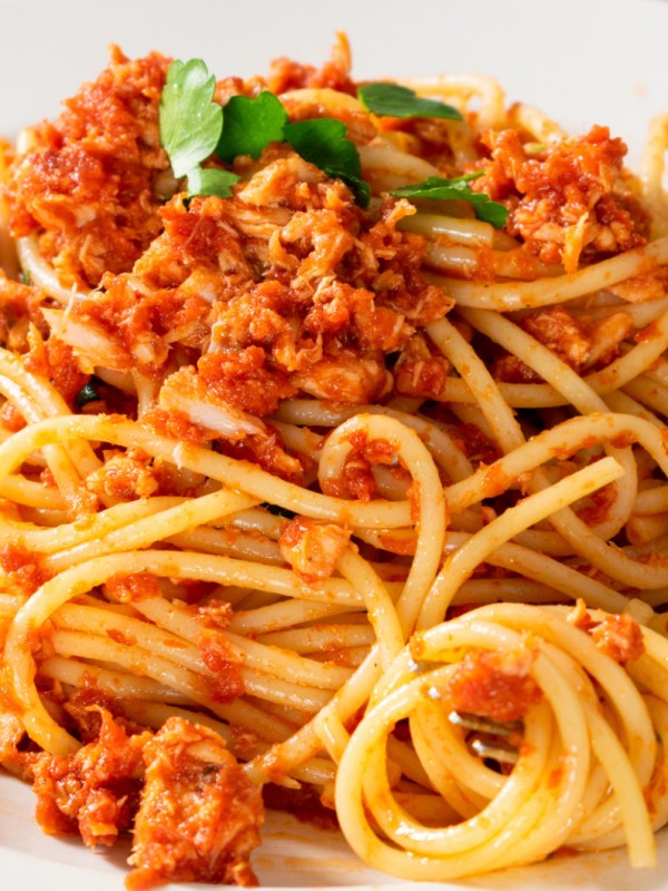 Blitzschnelle Thunfisch-Bolognese: Schmeckt g&ouml;ttlich und gelingt ganz ohne Hackfleisch