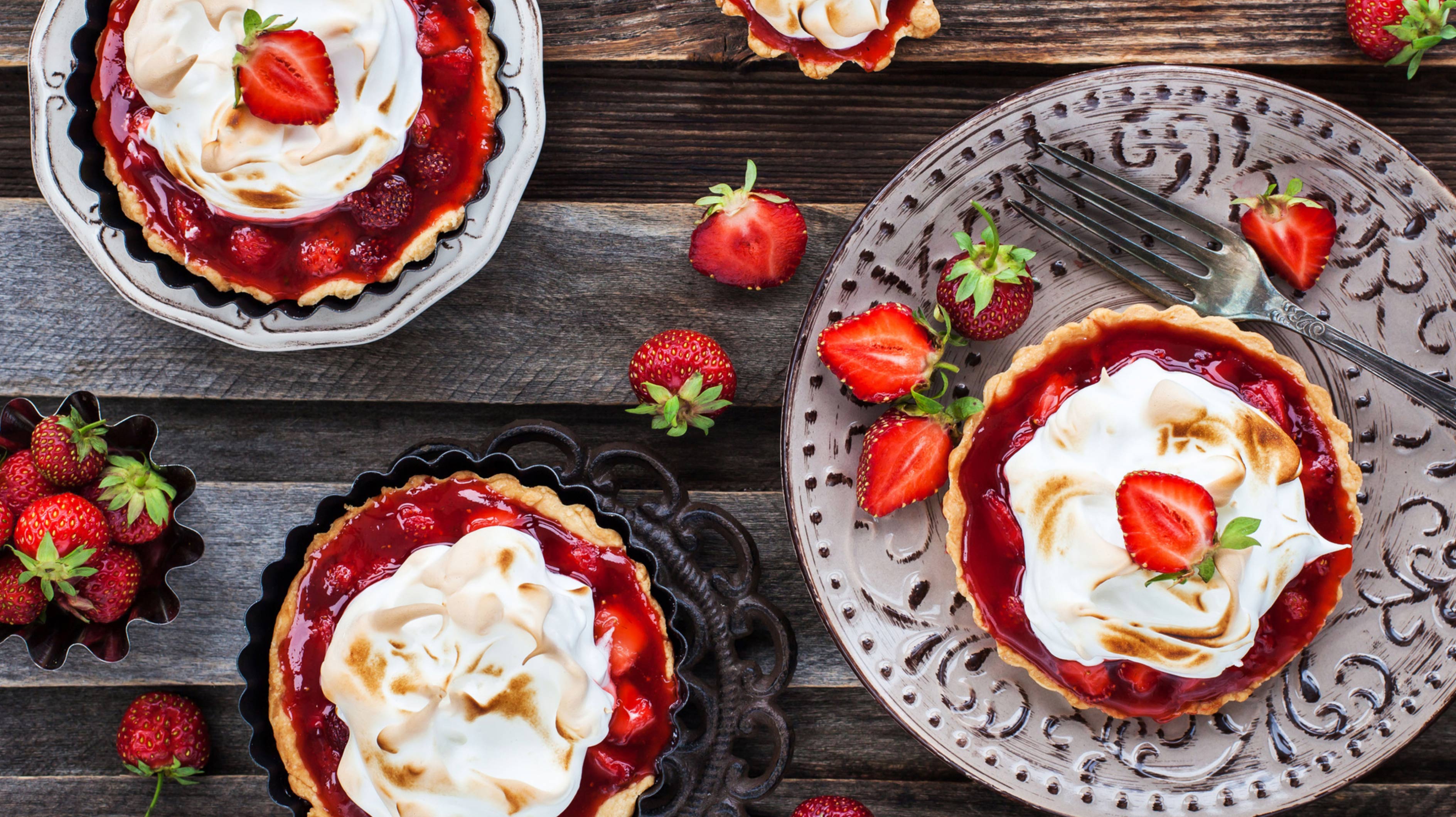 Mini-Tartes mit Erdbeere und Rhabarber