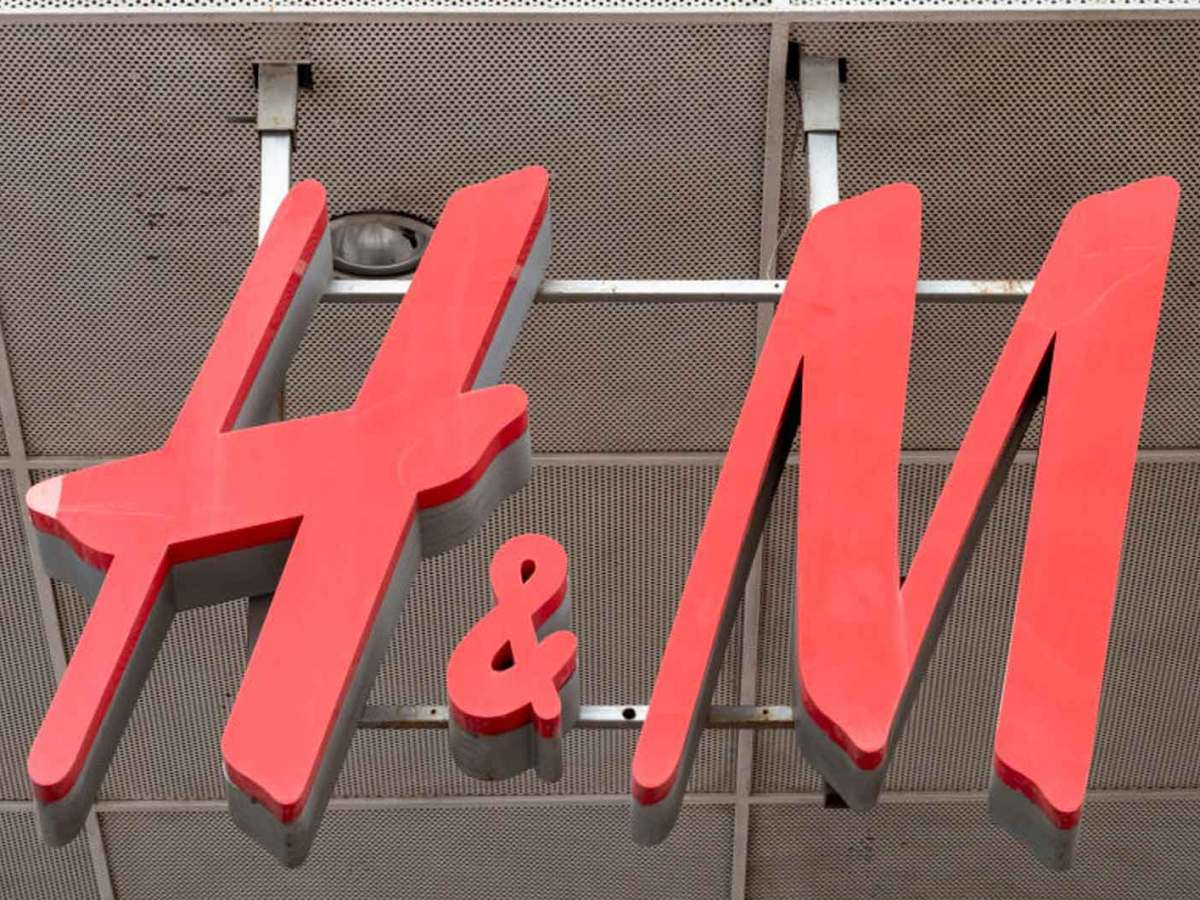 H&M Logo an einem Shop.