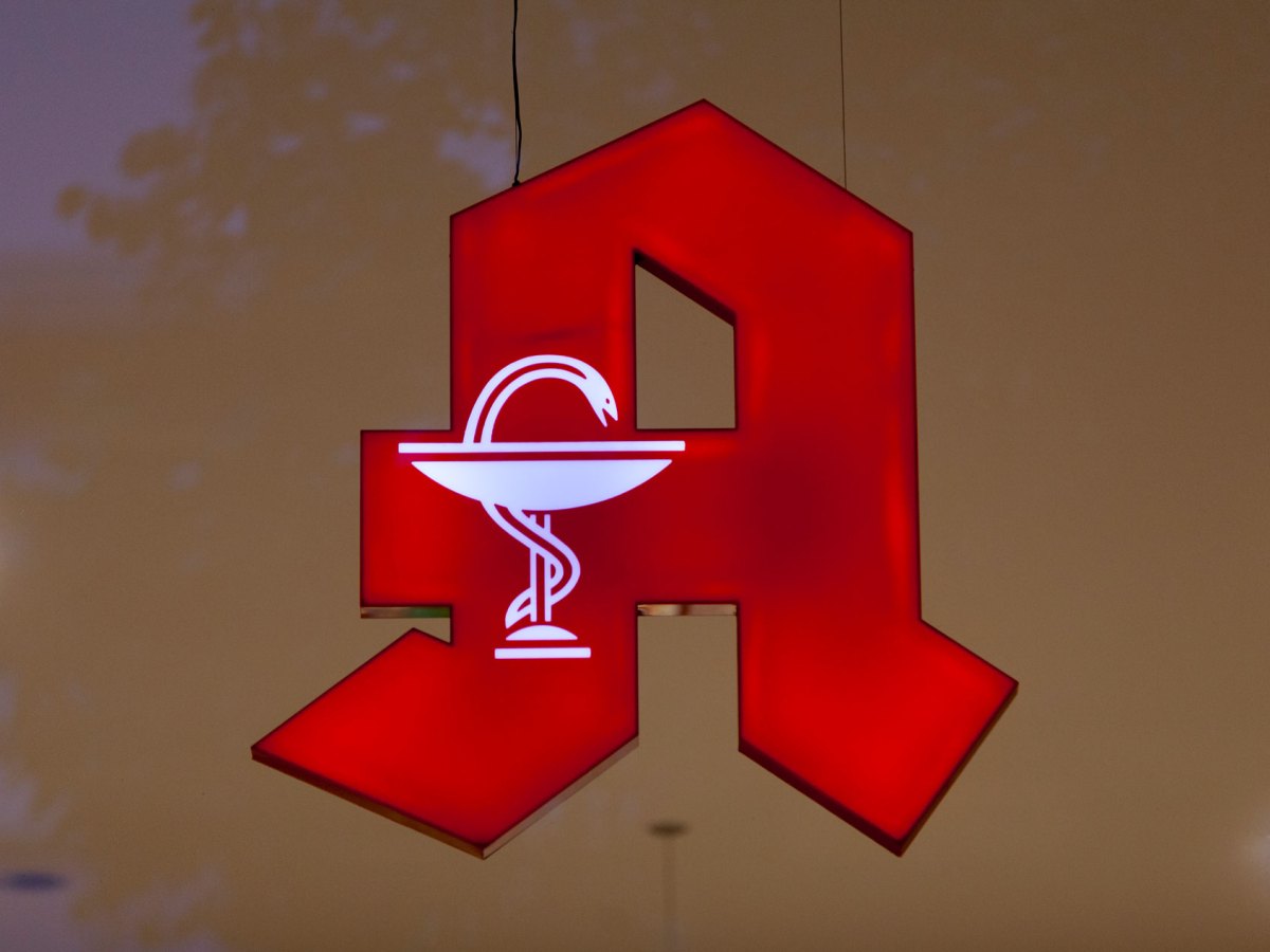 Gro&szlig;es rotes Apotheken-A
