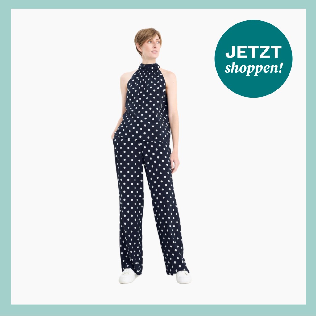 Hosen und Top mit wei&szlig;en Punkten als schicke Outfit-Idee f&uuml;r den Sommer