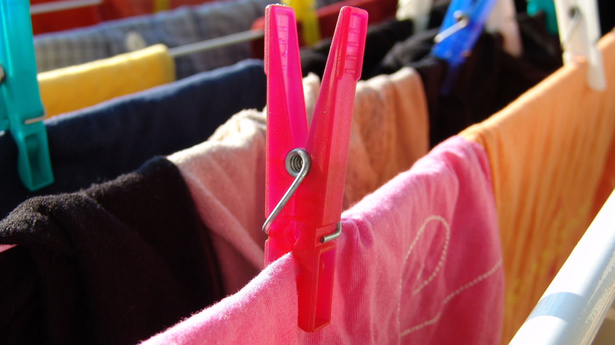 Wäscheklammer an Wäsche