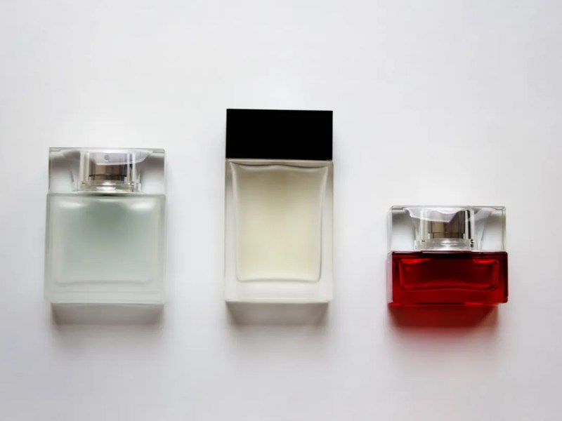 3 Duft-Flakons in klassischen Designs