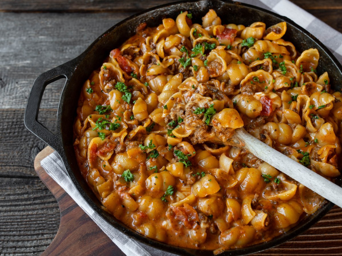 Nudel-Hackfleisch-Pfanne: Bestes Rezept für den deftigen Feierabend-Retter