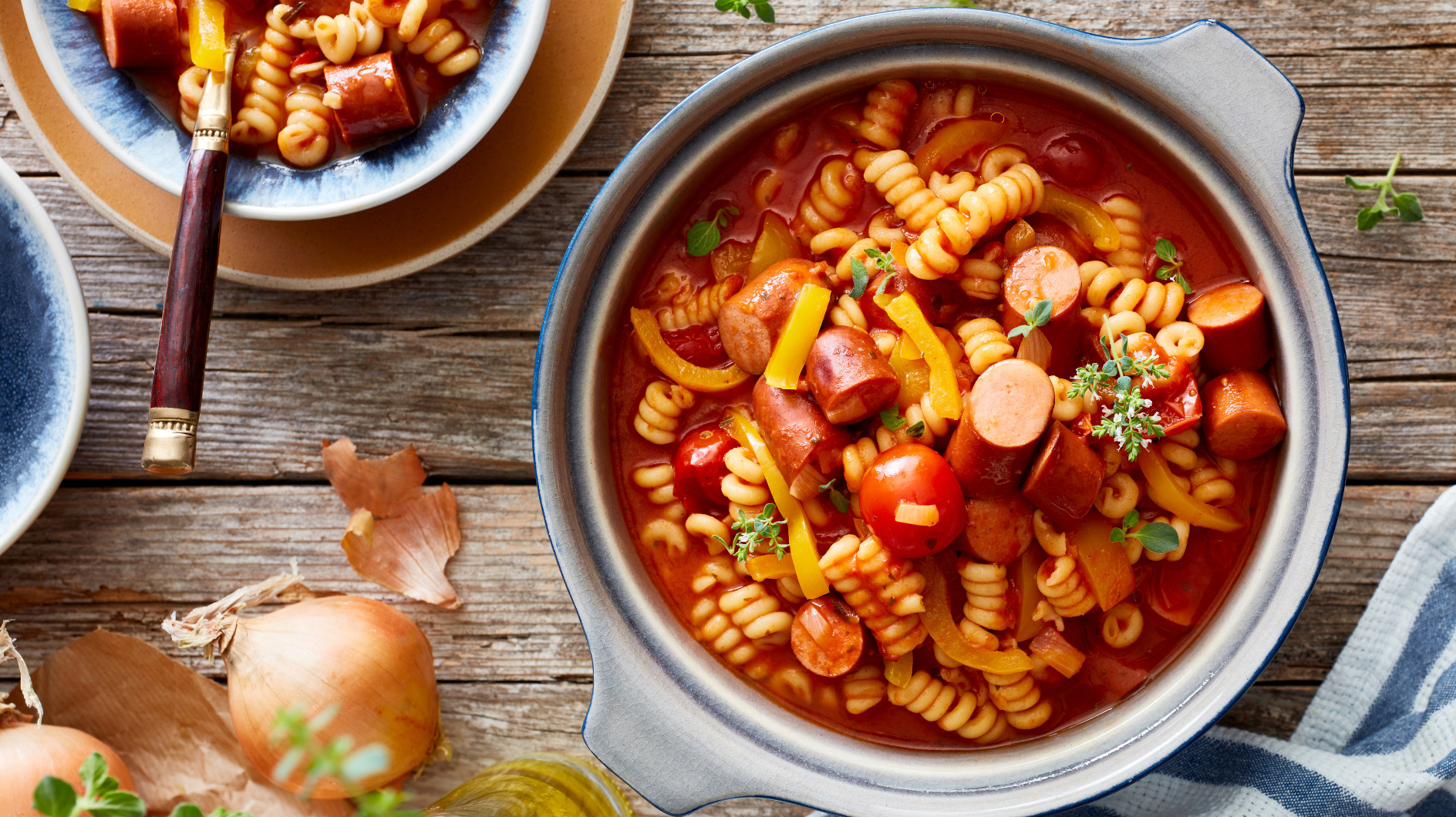 Schnelles Wurstgulasch mit Nudeln