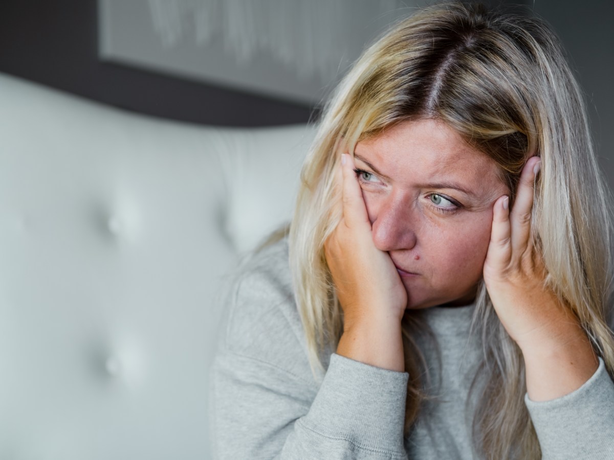 Frau blond ist ungl&uuml;cklich