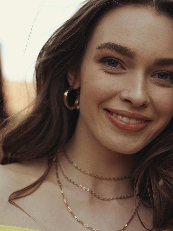 Natürliche Wellen für Monate: So funktioniert die moderne Dauerwelle wirklich