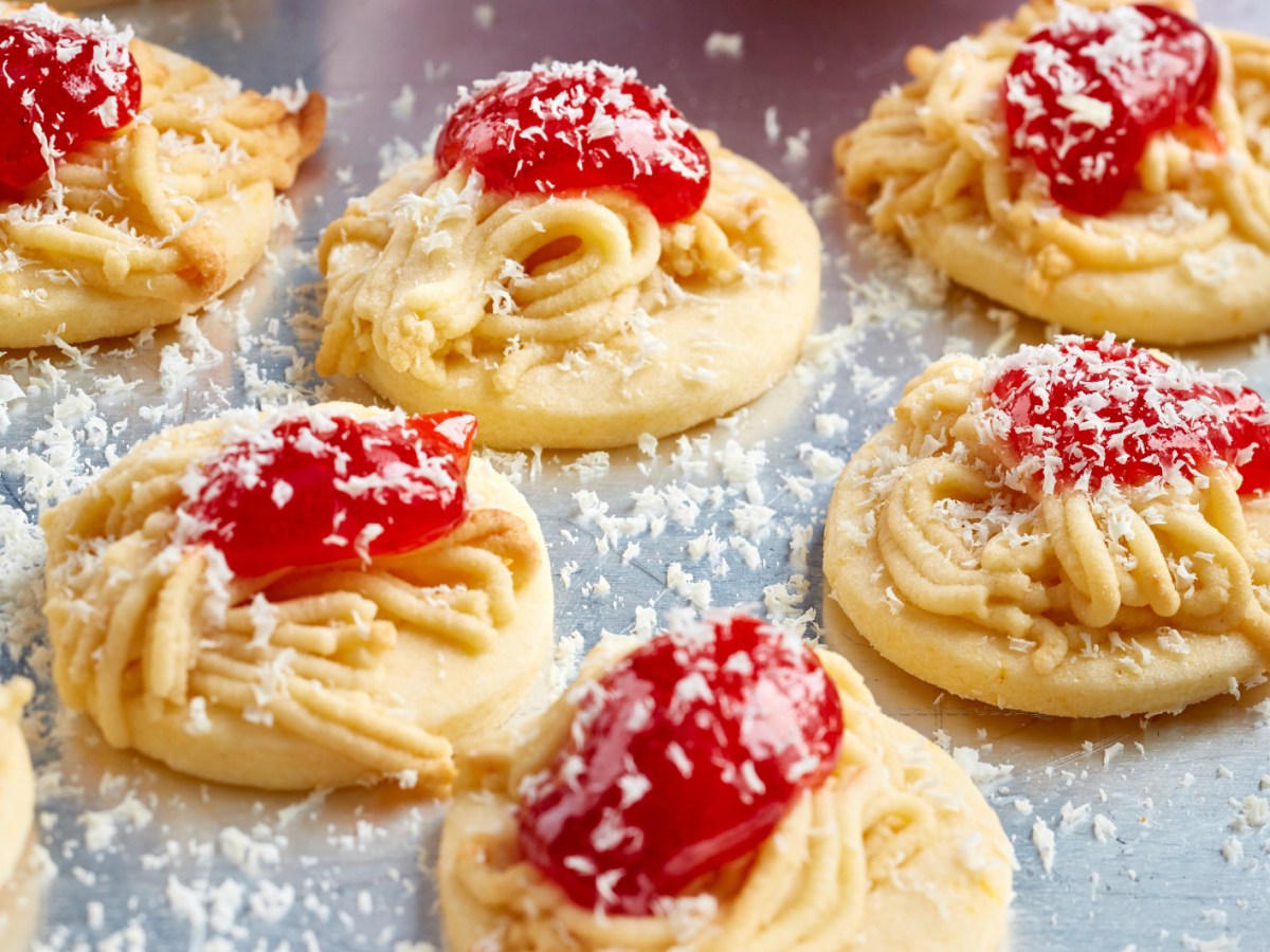 Pl&auml;tzchen, die aussehen wie Spaghettieis.