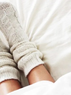 Kalte F&uuml;&szlig;e st&ouml;ren beim Einschlafen? So werden sie wieder warm!