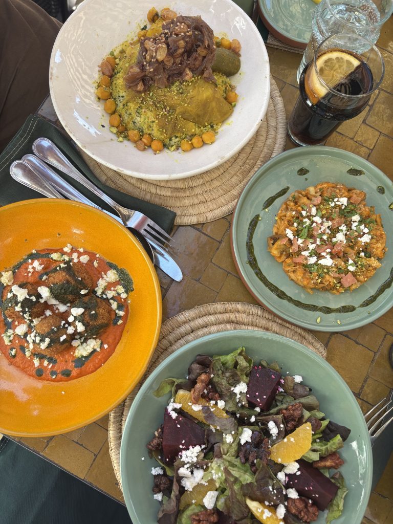 MIttagessen im L'mida.