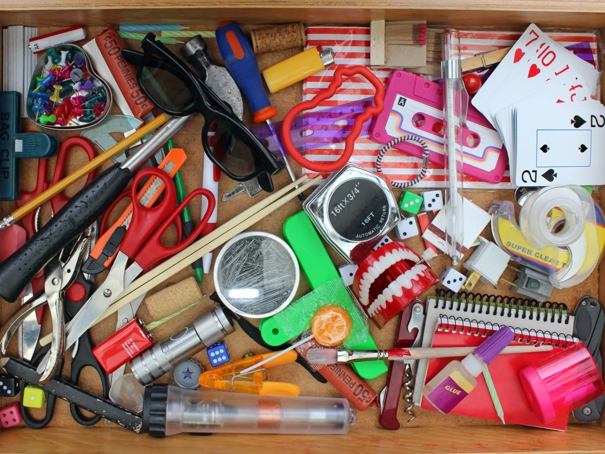 Schublade mit Krimskrams