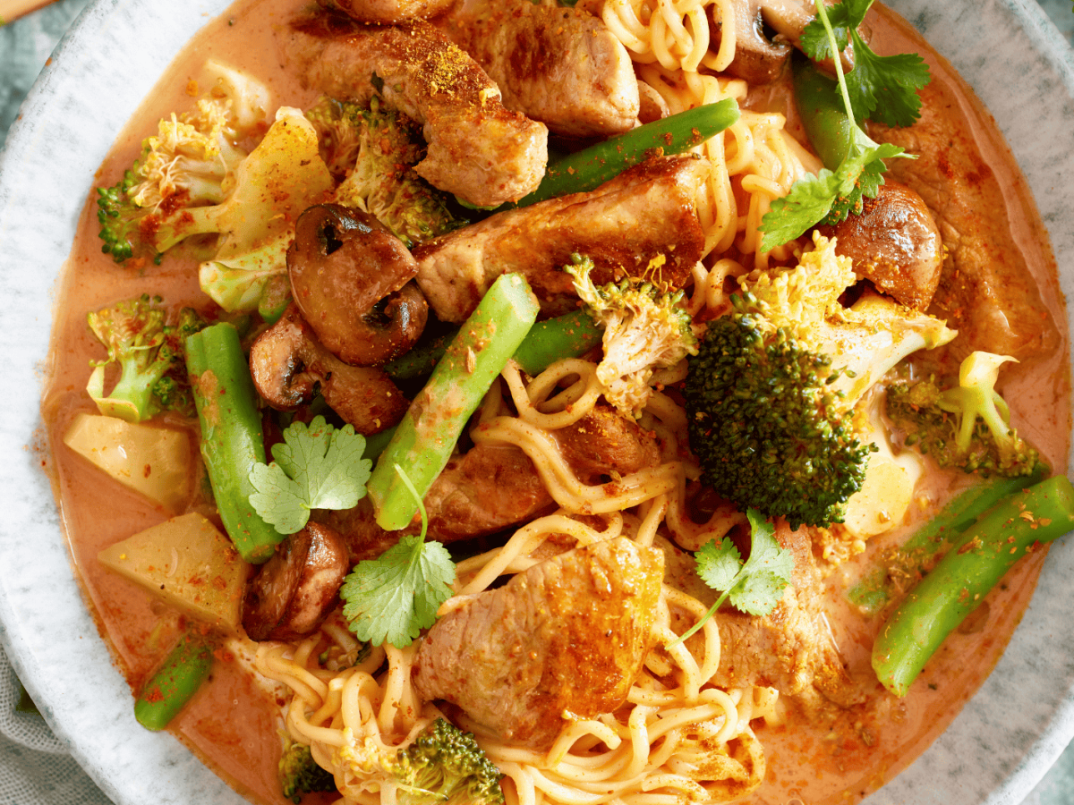 Asiatische Küche für Faule: Dieses Thai-Curry mit Kokosmilch ist in 30 Minuten fertig