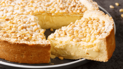 Angeschnittene Torta della Nonna.