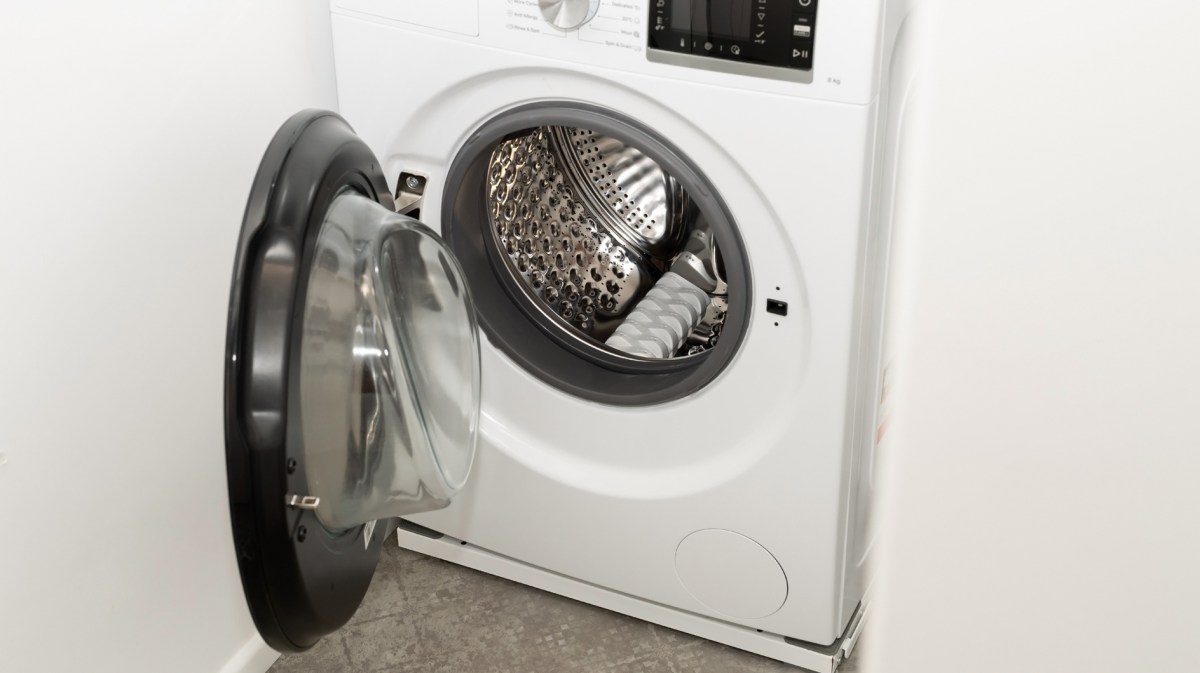 Waschmaschinentür steht offen
