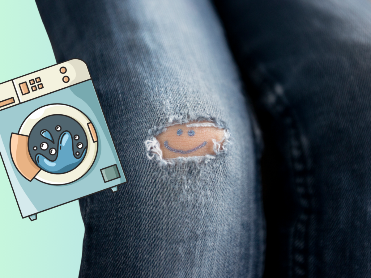 Jeans mit einem Loch am Knie und daneben eine Waschmaschine