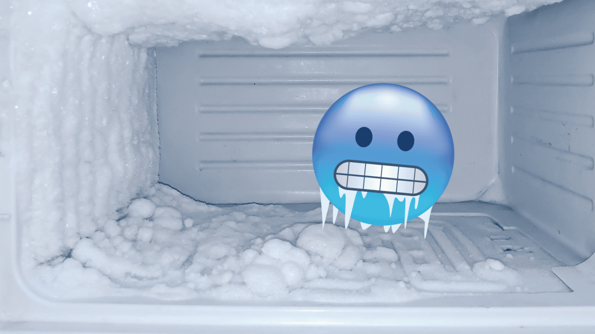 Vereistes Gefrierfach und ein frierendes Emoji.