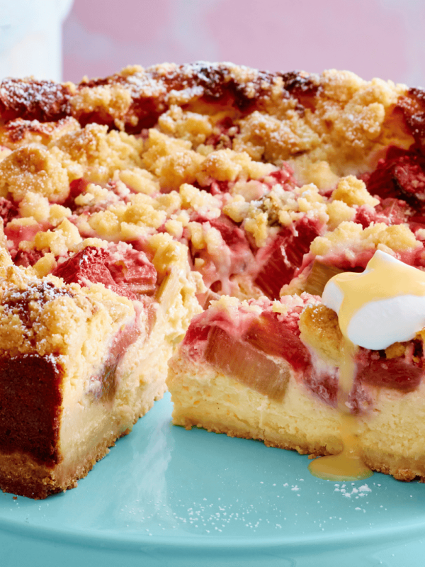 Perfekt zum Muttertag: Rhabarber-K&auml;sekuchen mit Streuseln und Eierlik&ouml;r